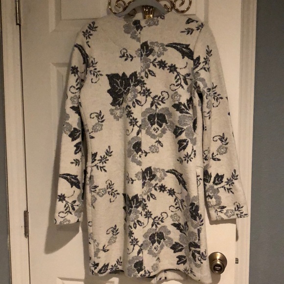 Lucy & Laurel Duster/Coat - Picture 3 of 10